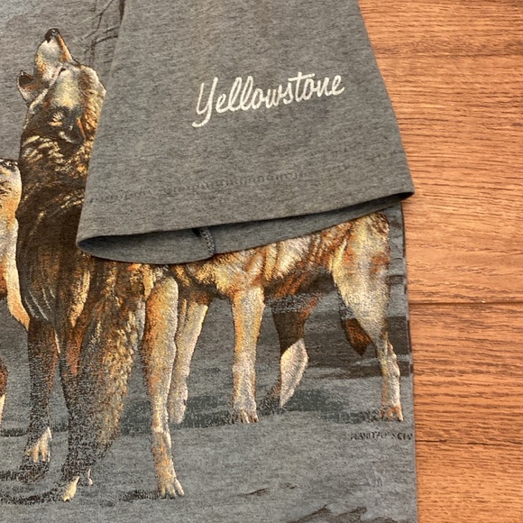 Vintage 90s Habitat Wolf Nature Wrap Around Signal Sport T Shirt Size Medium - Picture 2 of 5